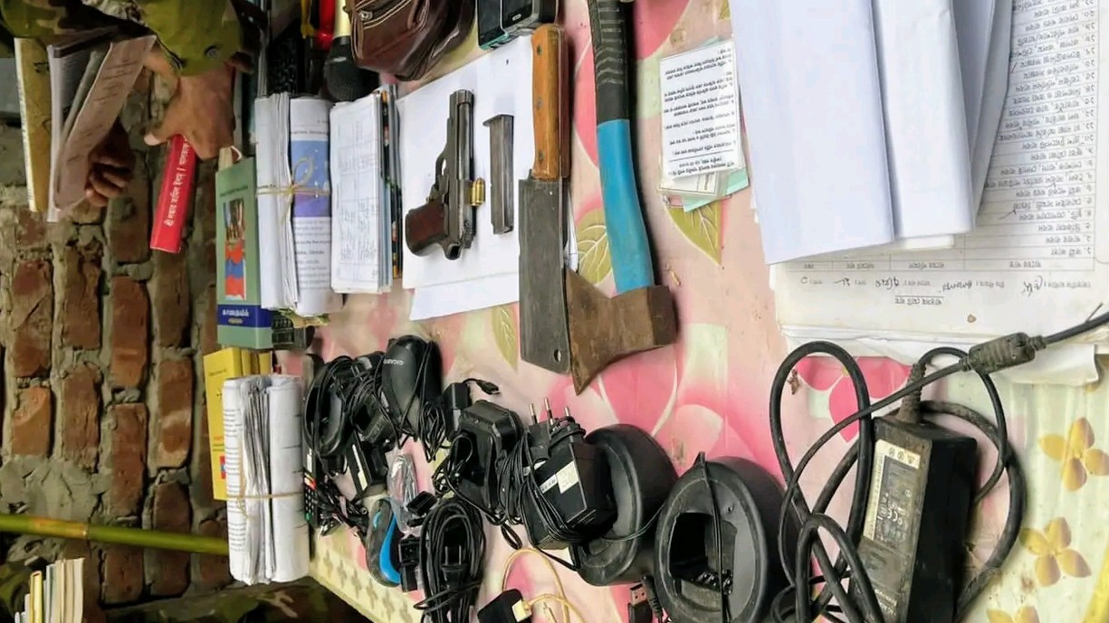 খাগড়াছড়ি গহীন জঙ্গলে সেনা অভিযান আস্ত্র উদ্ধার।